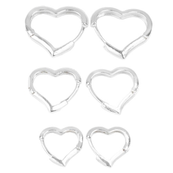 Kit com 3 pares de brincos estilo tranqueta folheados a prata em forma de coração