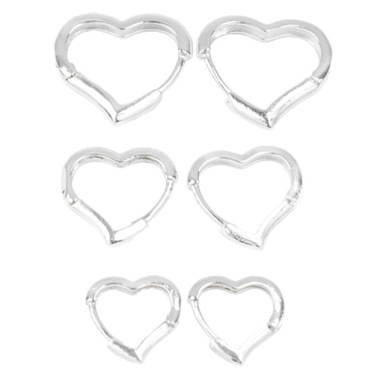 Foto 1 do Produto Kit com 3 pares de brincos estilo tranqueta folheados a prata em forma de coração
