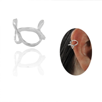 Piercing Fake de orelha folheado a prata com detalhes vazados e estampas