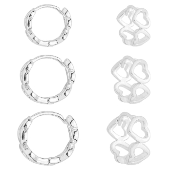Kit com 3 pares de brinco de argola folheados a prata com detalhes em forma de coração