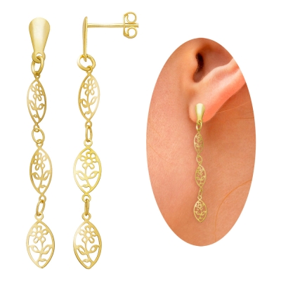 Brinco folheado a ouro com adereços vazados em forma de flor