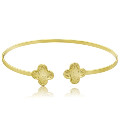 Bracelete fino folheado a ouro com fio laminado e adereços em forma de trevo